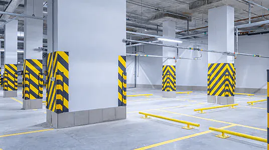 leere Tiefgarage